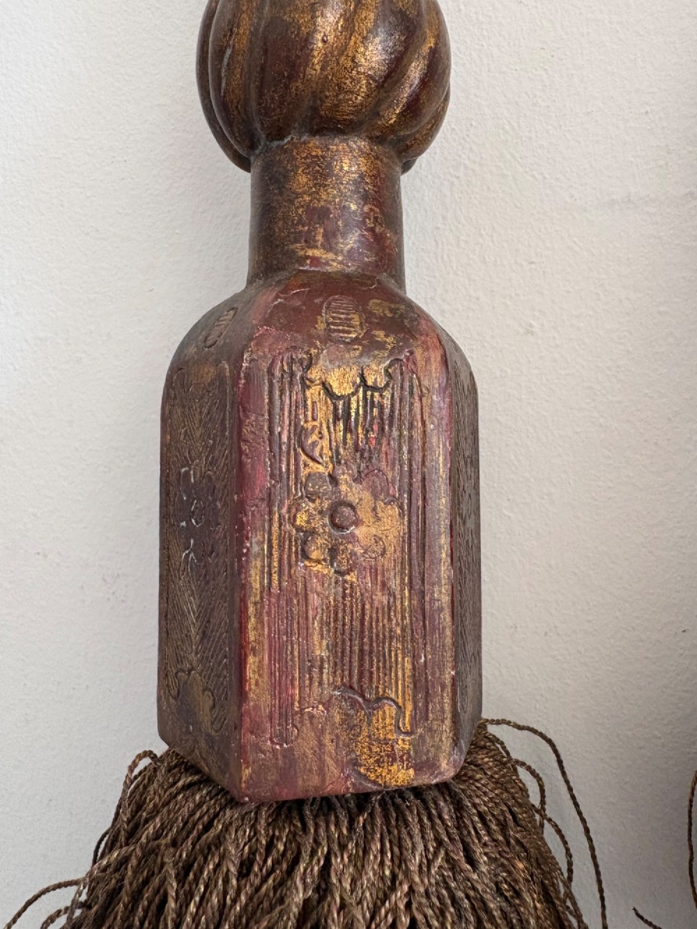 A pair of 19th-century Venetian curtain tiebacks with carved giltwood turned tops and dense fibrous tassels suspended by a chain and cord. View XIV