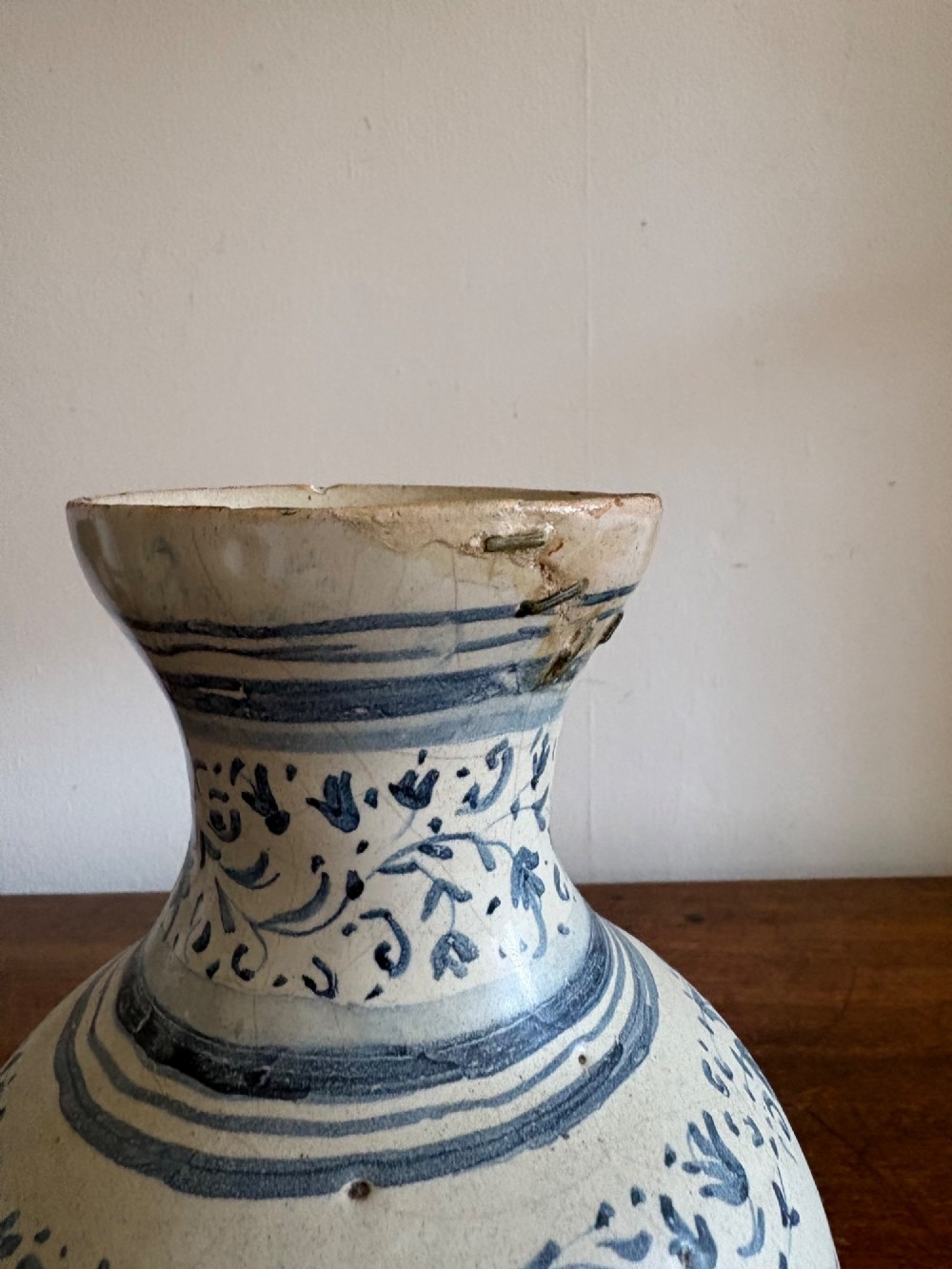 An 18th to 19th century Italian blue and white tin-glazed earthenware apothecary jar featuring painted foliate borders and the Latin inscription CARDO SANT. View XIV