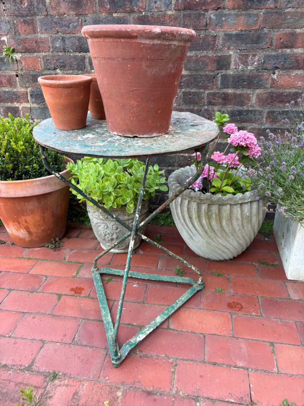 A 19th-century French cast iron gueridon round table featuring distressed green paint and a triangular tripod base. View XV