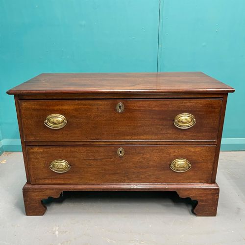 georgian mahogany low chest of drawers - CATEGORY: ANTIQUE CHEST OF DRAWERS - DATED GEORGIAN