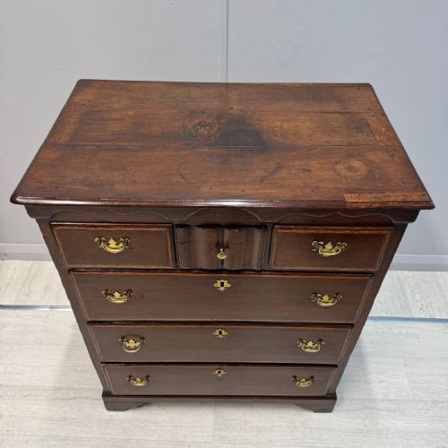 18TH CENTURY OAK CHEST OF DRAWERS - ADDITIONAL PHOTO 1