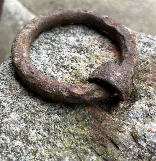 19THC GRANITE FARM WEIGHT TETHERING BLOCK - ADDITIONAL PHOTO 2