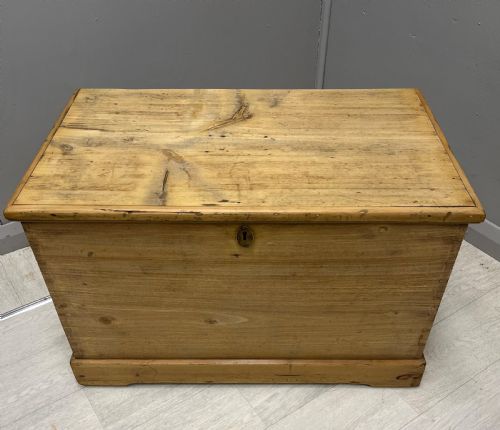 VICTORIAN PINE BLANKET BOX STORAGE CHEST - ADDITIONAL PHOTO 1
