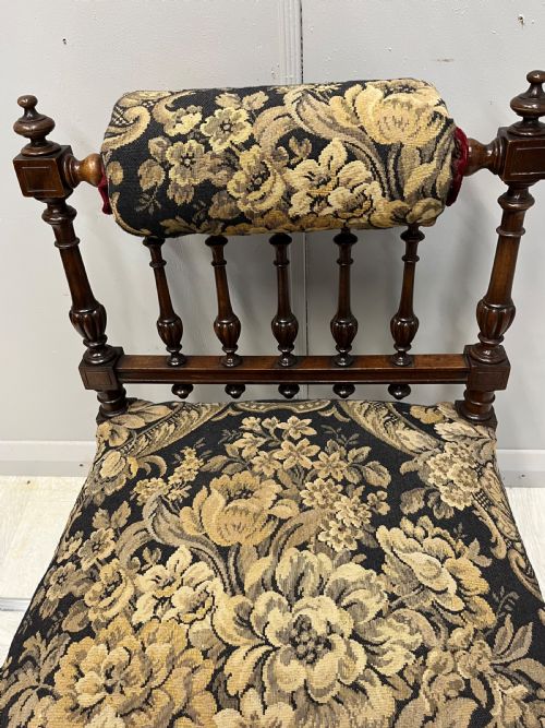 AN UNUSUAL UPHOLSTERED VICTORIAN PRAYER CHAIR OR PRIE DIEU - ADDITIONAL PHOTO 1