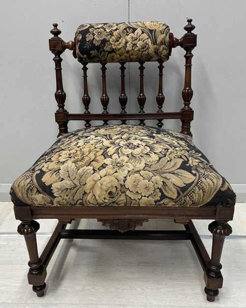 AN UNUSUAL UPHOLSTERED VICTORIAN PRAYER CHAIR OR PRIE DIEU - ADDITIONAL PHOTO 2
