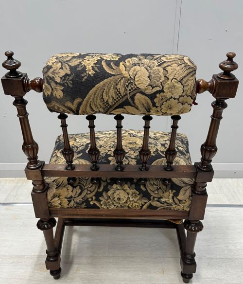 AN UNUSUAL UPHOLSTERED VICTORIAN PRAYER CHAIR OR PRIE DIEU - ADDITIONAL PHOTO 3