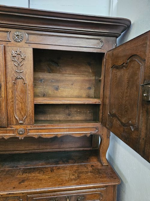 FRENCH 18TH CENTURY OAK PANELLED AND CARVED BUFFET A DEUX CORPS - ADDITIONAL PHOTO 4