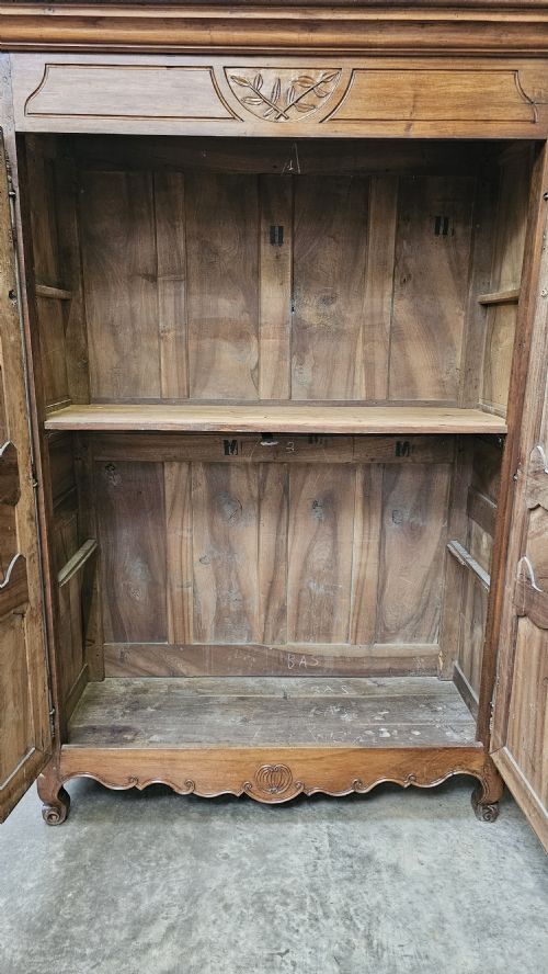 18TH CENTURY CARVED WALNUT ARMOIRE BURGUNDY - ADDITIONAL PHOTO 6
