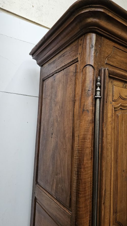 18TH CENTURY CARVED WALNUT ARMOIRE BURGUNDY - ADDITIONAL PHOTO 2