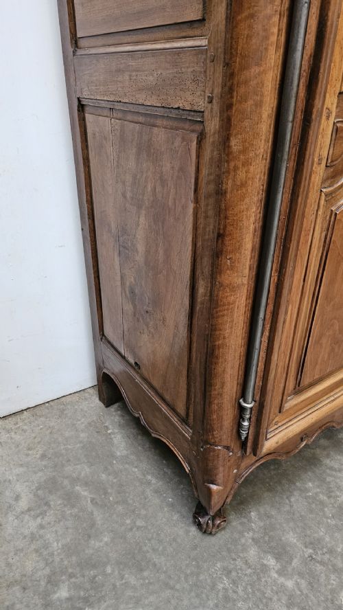 18TH CENTURY CARVED WALNUT ARMOIRE BURGUNDY - ADDITIONAL PHOTO 3