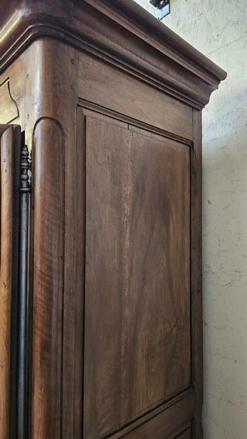 18TH CENTURY CARVED WALNUT ARMOIRE BURGUNDY - ADDITIONAL PHOTO 5