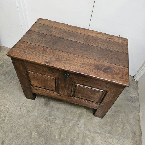 17TH CENTURY FRENCH OAK COFFER - ADDITIONAL PHOTO 1