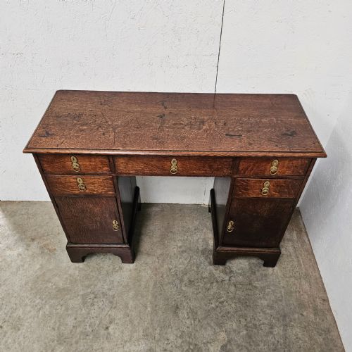 fig 1. Edwardian Oak Kneehole Desk