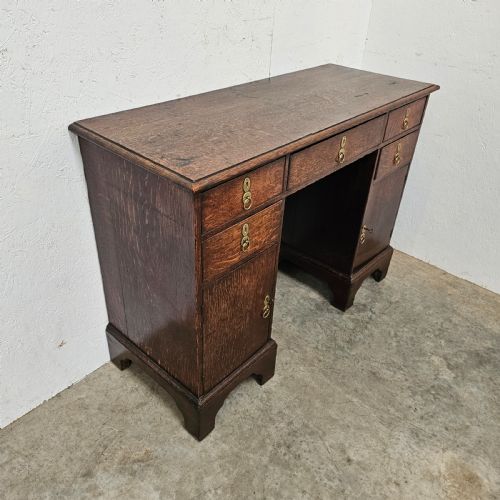 fig 2. Edwardian Oak Kneehole Desk