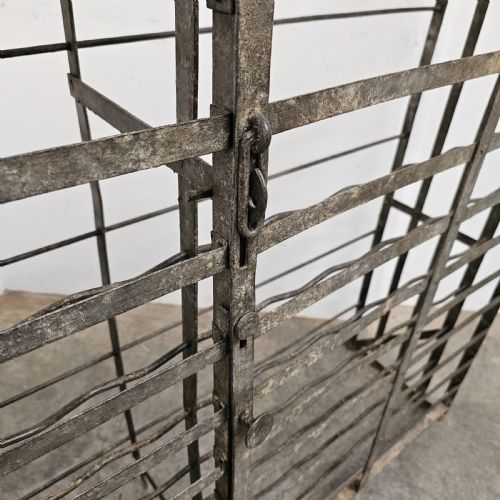 FRENCH LOCKABLE WINE CAGE 96 BOTTLES - ADDITIONAL PHOTO 2