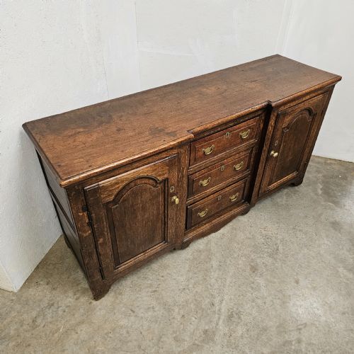 GEORGIAN OAK BREAKFRONT DRESSER BASE - ADDITIONAL PHOTO 1