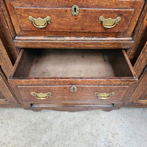 GEORGIAN OAK BREAKFRONT DRESSER BASE - ADDITIONAL PHOTO 5
