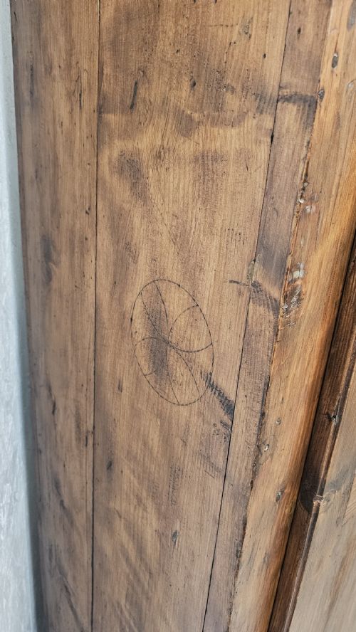 PROVINCIAL FRENCH TWO DOOR PINE CUPBOARD - ADDITIONAL PHOTO 3
