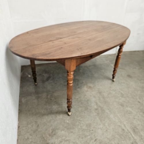 fig 1. French Oval Farmhouse Table