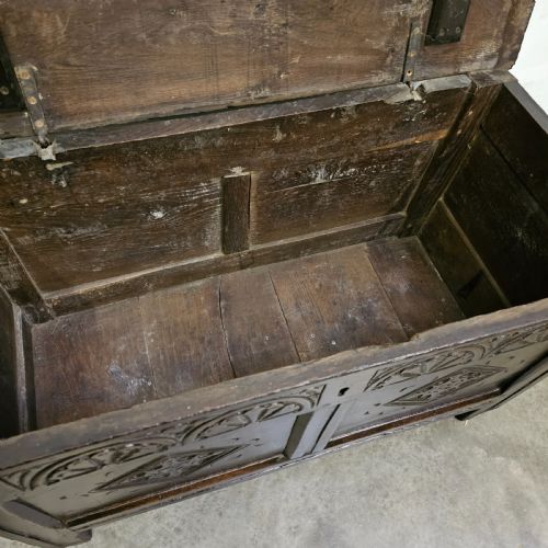 17TH CENTURY ENGLISH CARVED OAK COFFER - ADDITIONAL PHOTO 3