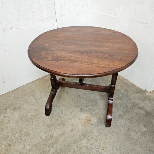 fig 1. French Walnut Vendange (Vineyard) Table
