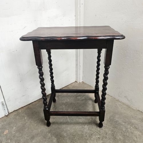 ENGLISH OAK BARLEY TWIST PIE CRUST TABLE