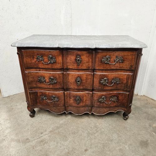 Provincial French Serpentine Commode (18th Century)