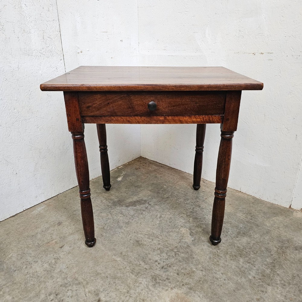 Early 19th Century Walnut Lamp Table With Drawer