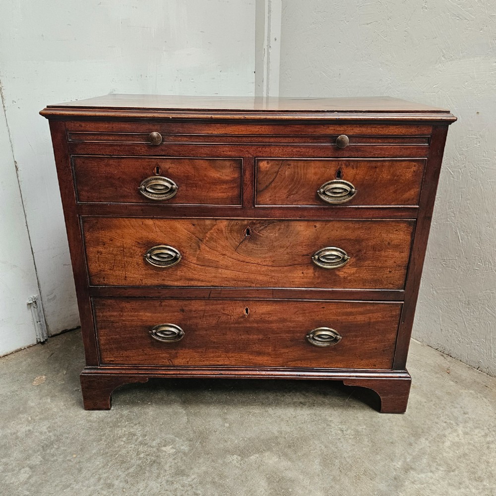 Georgian Mahogany Bachelors Chest (Brushing Slide)
