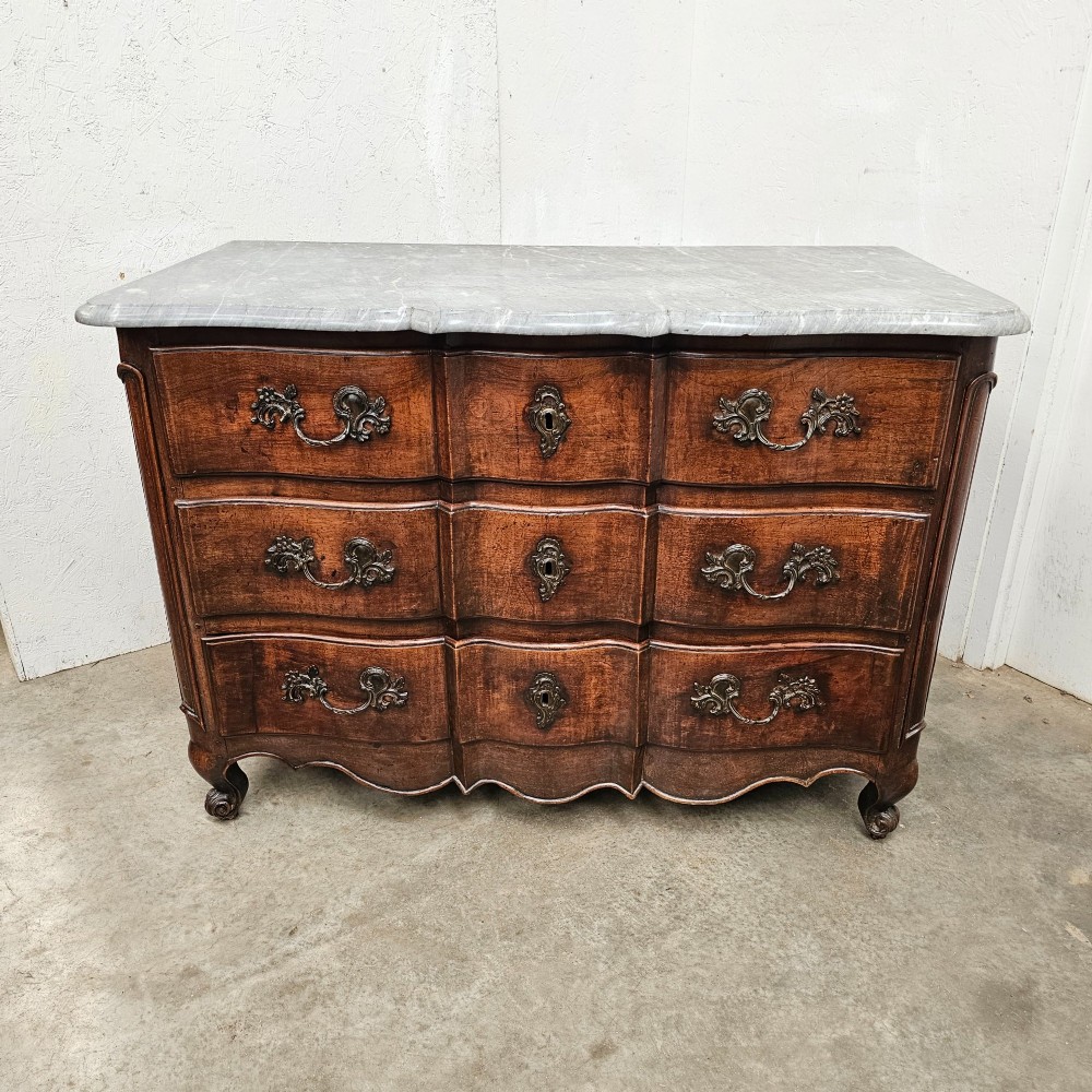 Provincial French Serpentine Commode (18th Century)