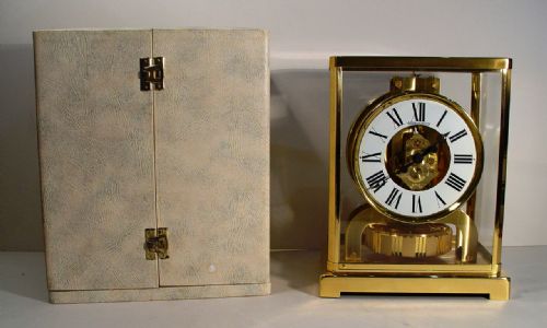 A VERY ORIGINAL AND GOOD CONDITION 1960S JAEGER LE COULTRE CLASSIC MODEL SWISS ATMOS CLOCK - ADDITIONAL PHOTO 3