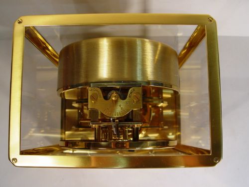 A VERY ORIGINAL AND GOOD CONDITION 1960S JAEGER LE COULTRE CLASSIC MODEL SWISS ATMOS CLOCK - ADDITIONAL PHOTO 11