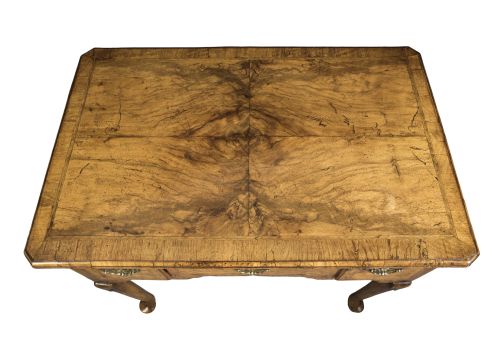 GEORGE II WALNUT LOWBOY CIRCA 1720 - ADDITIONAL PHOTO 1
