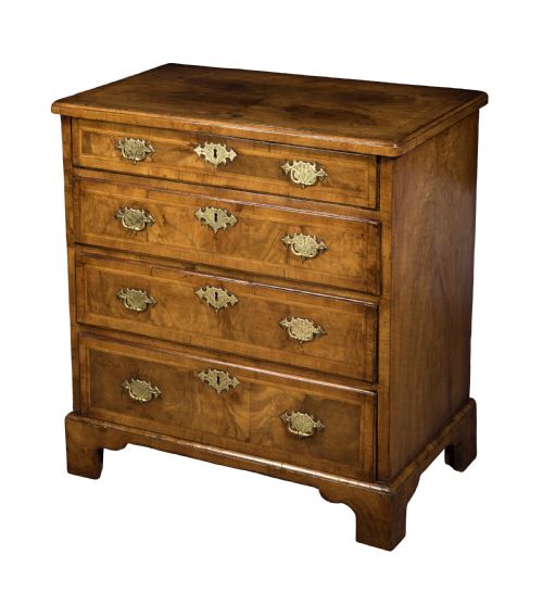 a very fine small george i walnut chest circa 1710 - CATEGORY: ANTIQUE CHEST OF DRAWERS - DATED BEFORE 1700