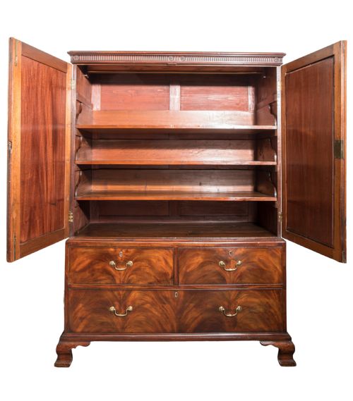 GEORGE III MAHOGANY LINEN PRESS CIRCA 1760 - ADDITIONAL PHOTO 1