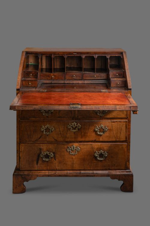 A SMALL GEORGE II WALNUT BUREAU - ADDITIONAL PHOTO 1
