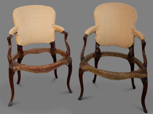 a good near pair of george iii well shaped armchairs - CATEGORY: ANTIQUE CHAIRS - DATED 19TH CENTURY