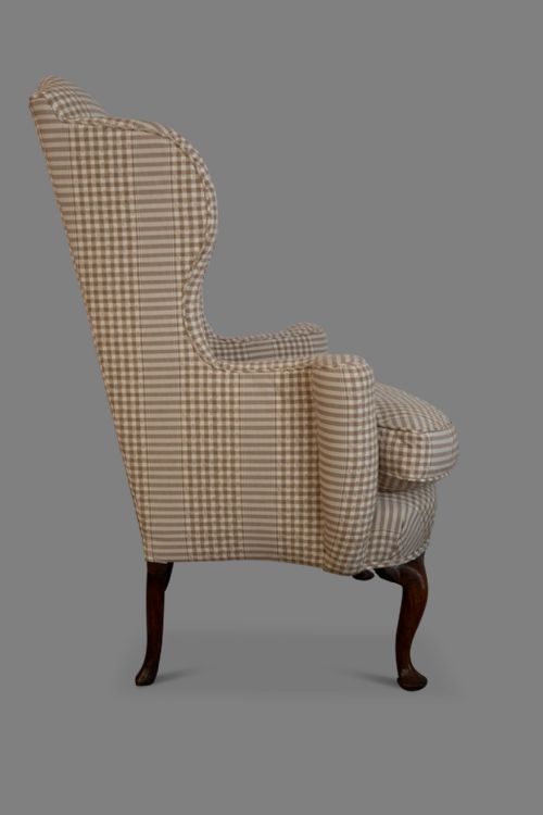 A GOOD GEORGE II WALNUT WING CHAIR - ADDITIONAL PHOTO 1