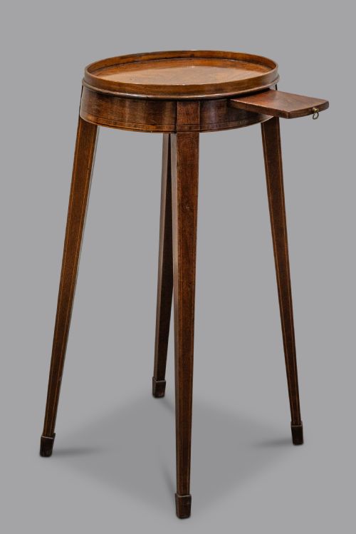 A GOOD SHERATON MAHOGANY OVAL TURN TABLE - ADDITIONAL PHOTO 1