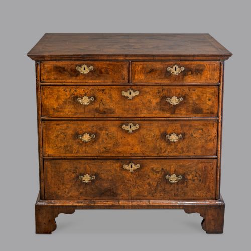 a good george ii walnut chest of drawers - CATEGORY: ANTIQUE CHEST OF DRAWERS - DATED GEORGIAN