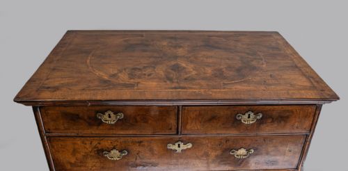 A GOOD GEORGE II WALNUT CHEST OF DRAWERS - ADDITIONAL PHOTO 2