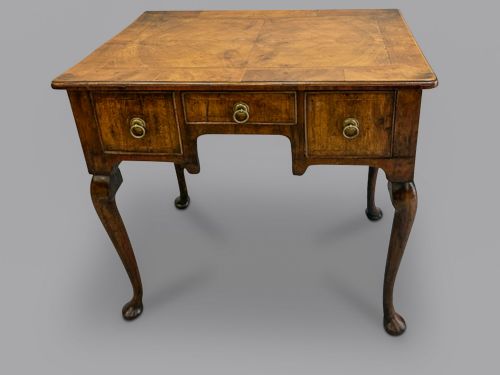 GEORGE I WALNUT LOWBOY CIRCA 1720