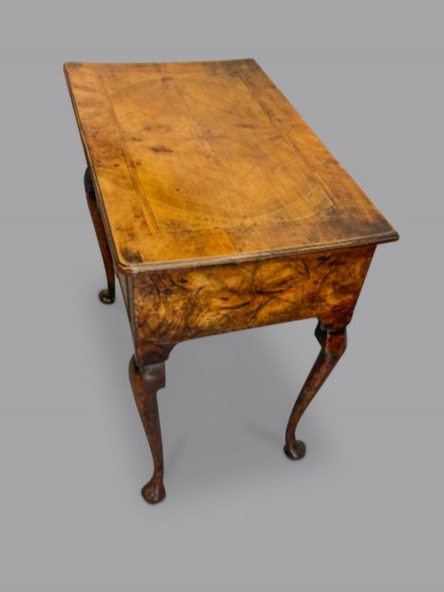GEORGE I WALNUT LOWBOY CIRCA 1720 - ADDITIONAL PHOTO 1