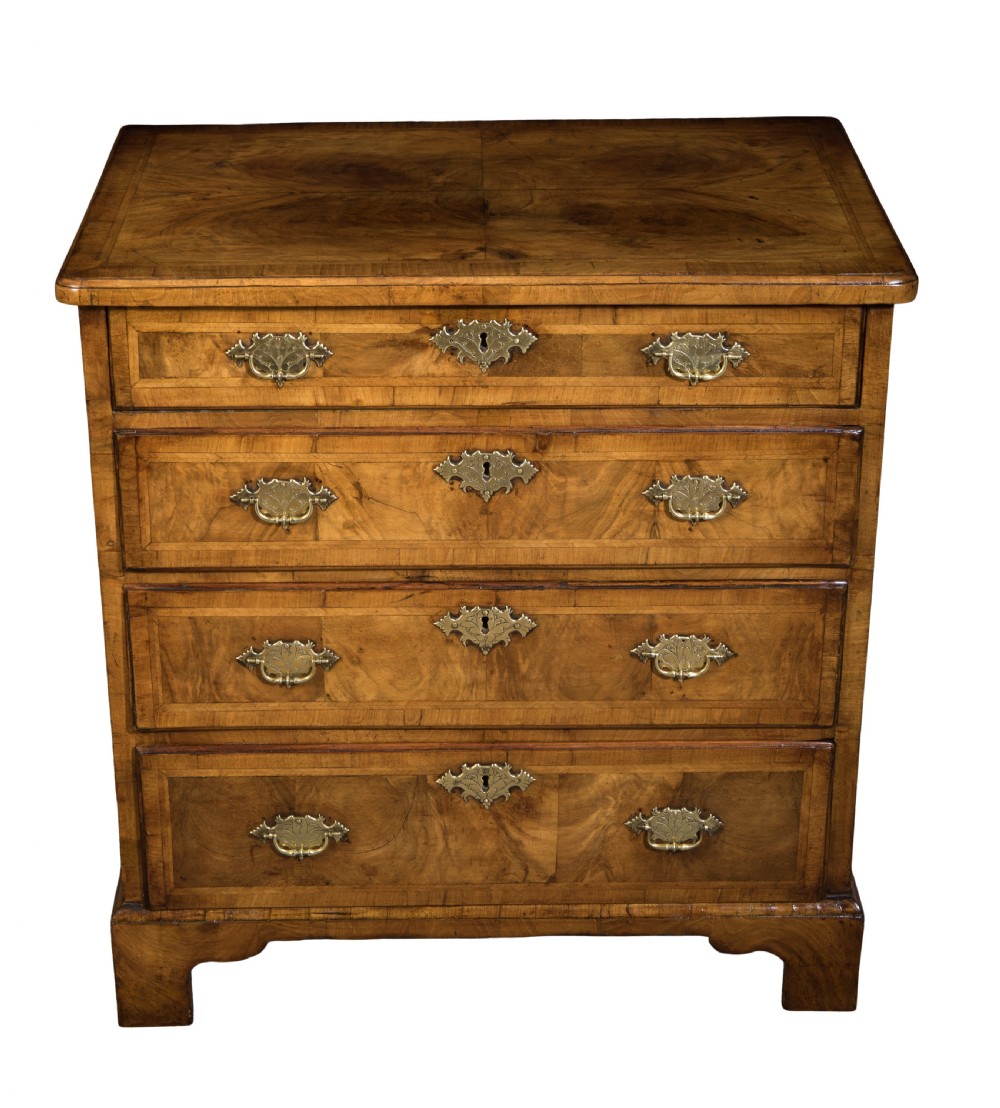 A very fine small George I walnut chest. Circa 1710 View II