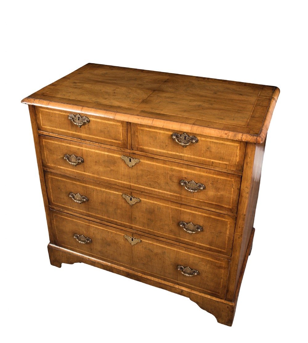 George II walnut chest of drawers. Circa 1730