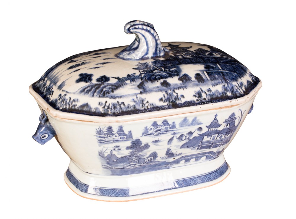 An 18th-century Chinese export blue and white porcelain covered soup tureen featuring hand-painted pagoda landscape scenes, molded animal-head side handles, and a scroll finial.
