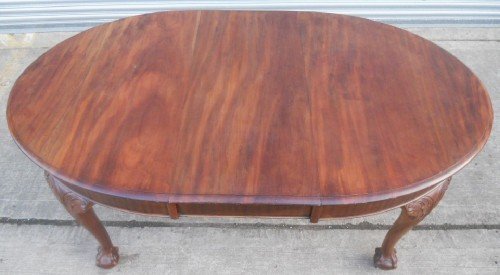 Oval Mahogany Extending Dining Table to Seat Eight