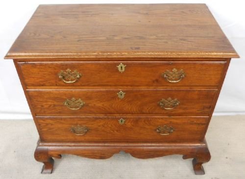 Oak Chest of Drawers