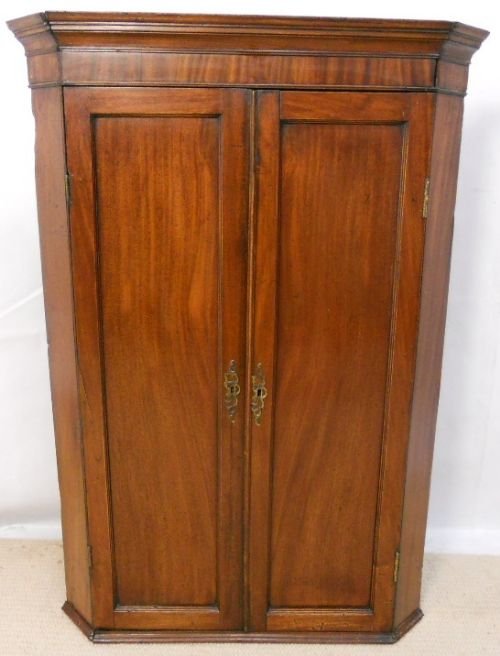 GEORGIAN MAHOGANY TWO DOOR HANGING CORNER CUPBOARD