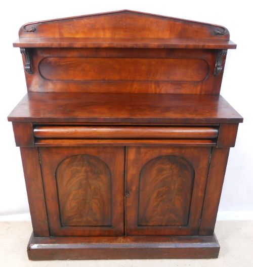 Victorian Quality Mahogany Chiffonier